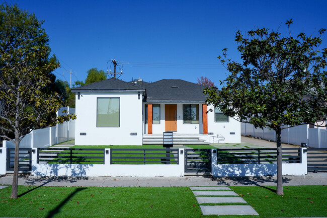 Building Photo - 629 W Hillsdale St