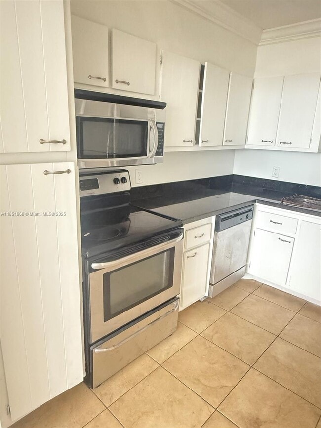 Building Photo - 2025 NE 164th St