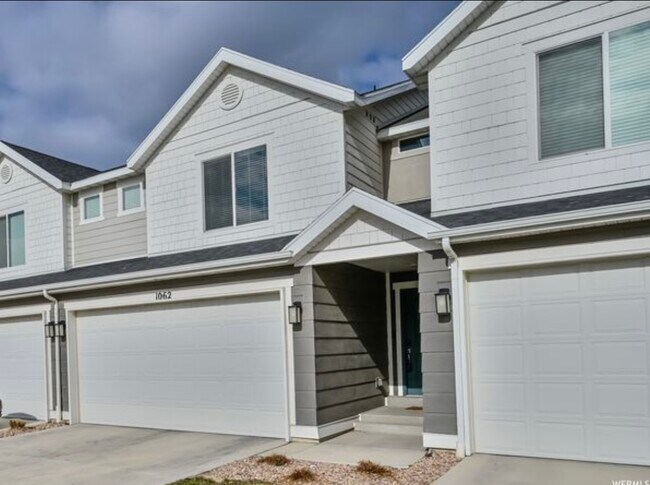 Exterior - 1062 E Pilot St