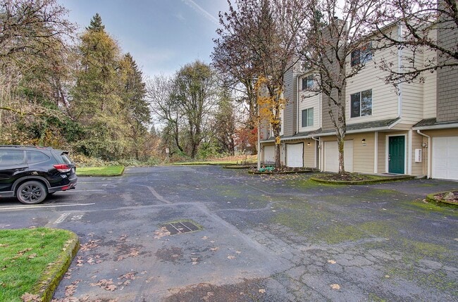 Building Photo - SALMON CREEK ~ WATERS EDGE CONDOS~ LARGE 2 Bd 2.5 Ba!