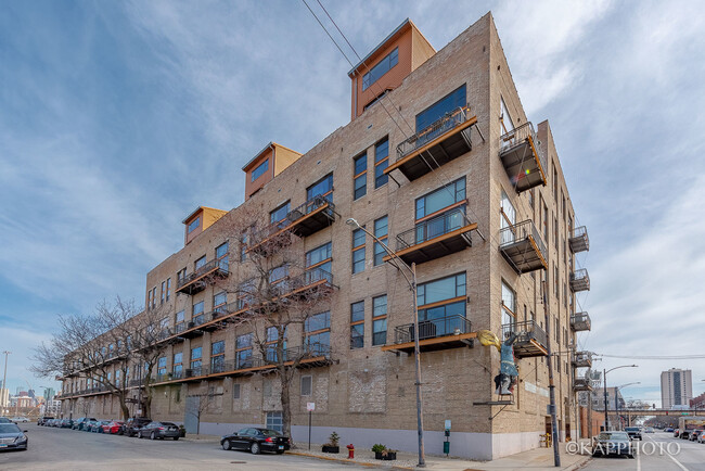 Foto del edificio - 2545 S Dearborn St