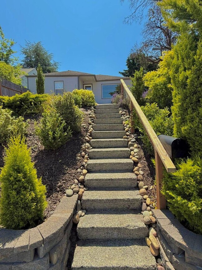 Foto del edificio - Renovated 2 Bedroom Home in Rainier Beach ...