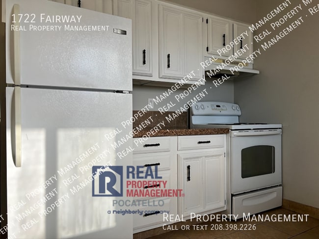 Building Photo - 2 Bed 1 Bath - 1 Car Garage - Upper Unit