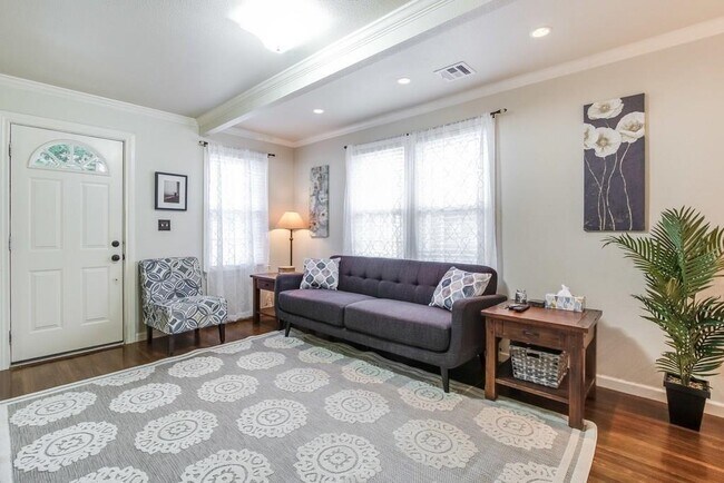 Foto del edificio - 2404 Thornton Rd