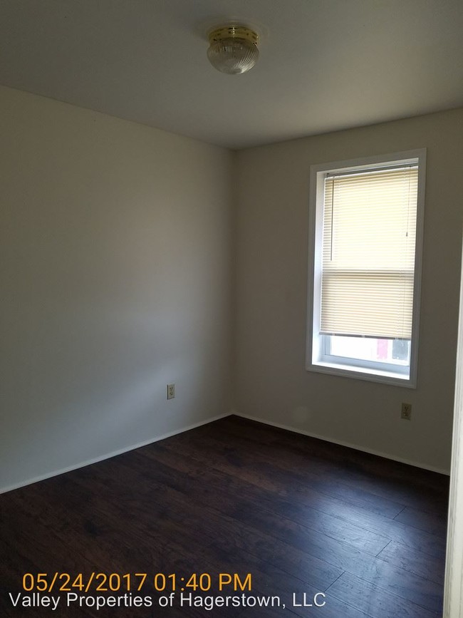 Building Photo - 3 br, 1 bath House - 43 Randolph Ave