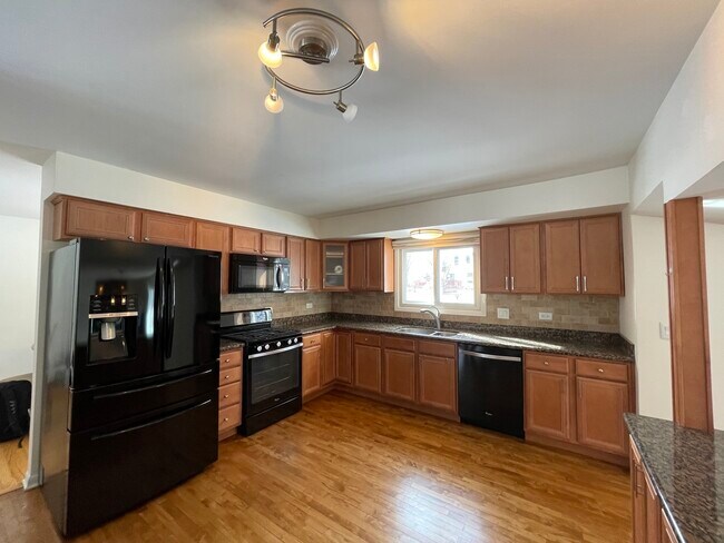 Building Photo - 1155 Dawes St