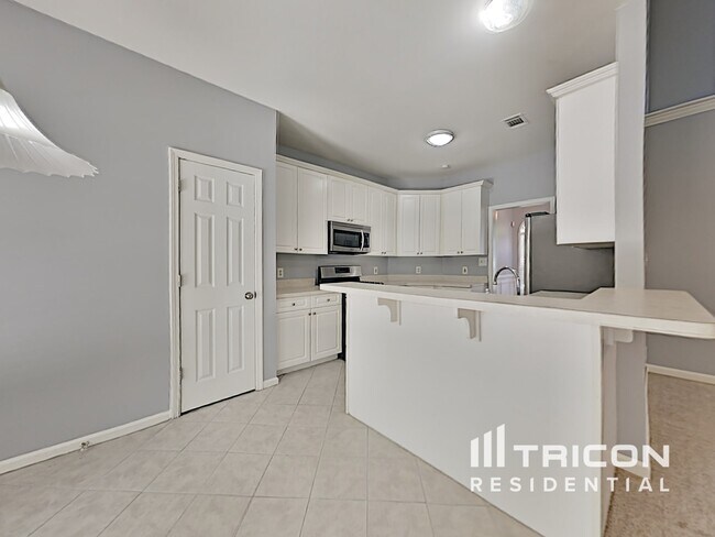 Foto del edificio - 325 Wisteria Blvd