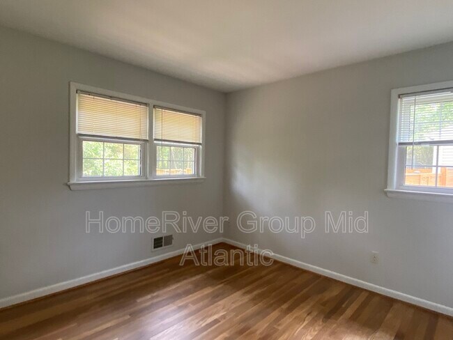 Building Photo - 5613 Cornish Way