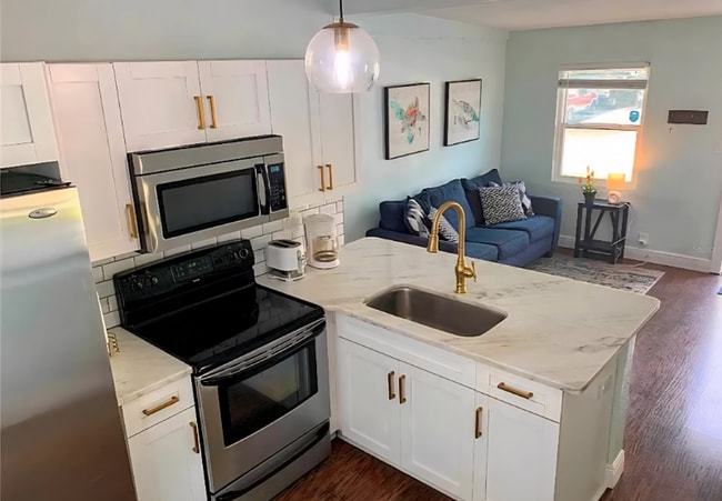 Foto del edificio - 2400 15th Ave N