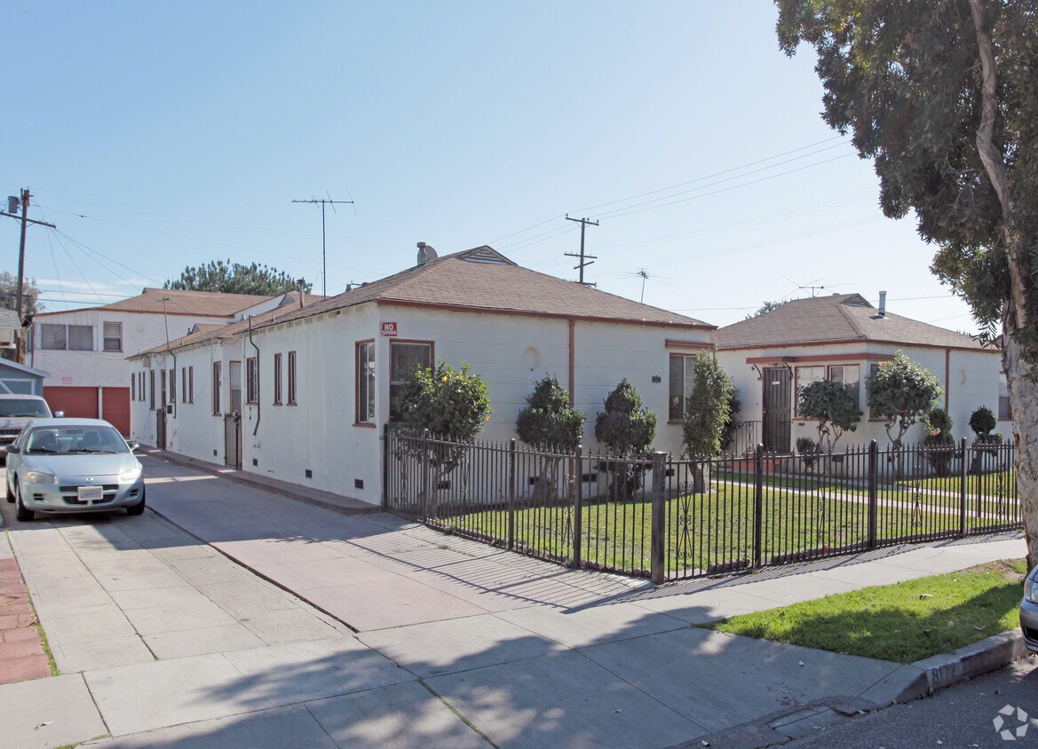 Primary Photo - 8172 Beechwood Ave