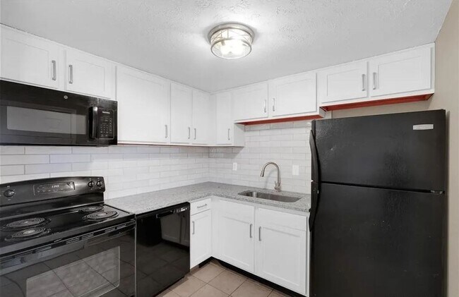 Building Photo - Remodeled Clarksville 4 bedroom, 2 bathroom!