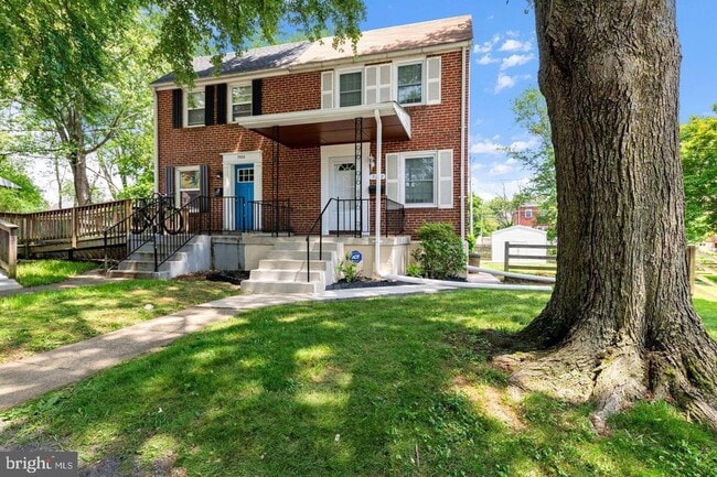 Building Photo - 7153 Greenwood Ave