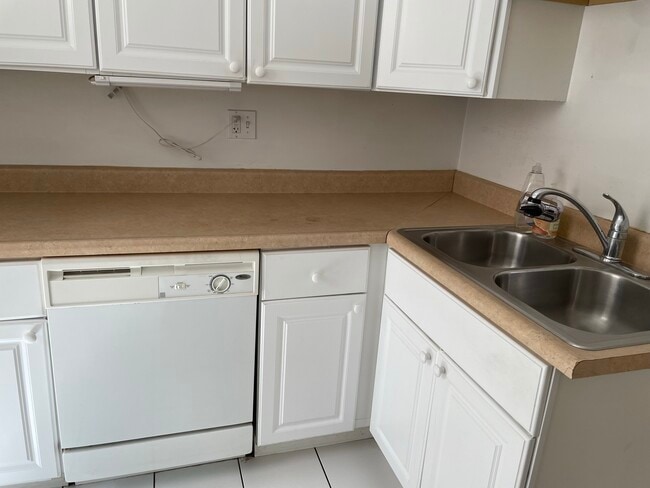 Kitchen - 806 Seward St