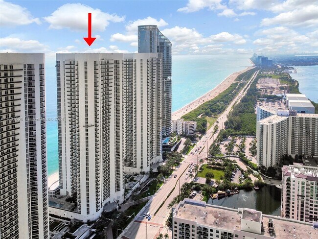 Building Photo - 15901 Collins Ave