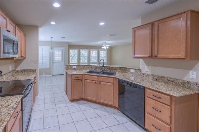 Foto del edificio - 15905 Avenel Way