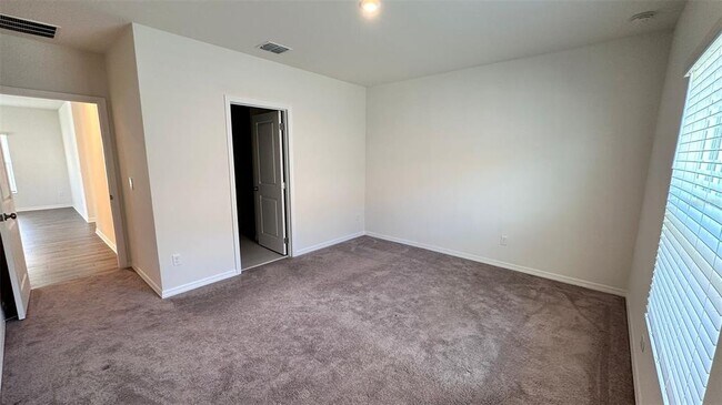 Building Photo - 3968 Fescue St
