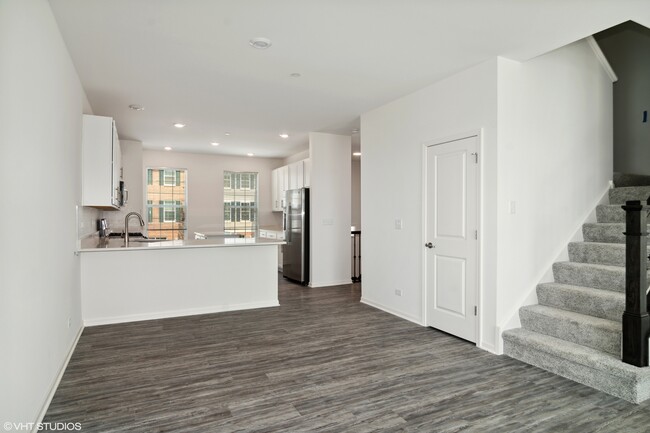 Building Photo - 1838 Kraft Ave