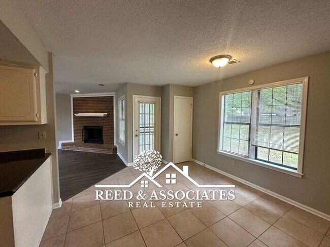 Foto del edificio - Spacious: 3 Bedroom in Bartlett!
