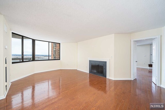 Foto principal - 1214 Harmon Cove Tower