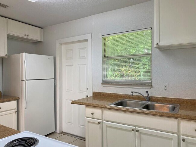 Foto del edificio - 231 E Cypress St