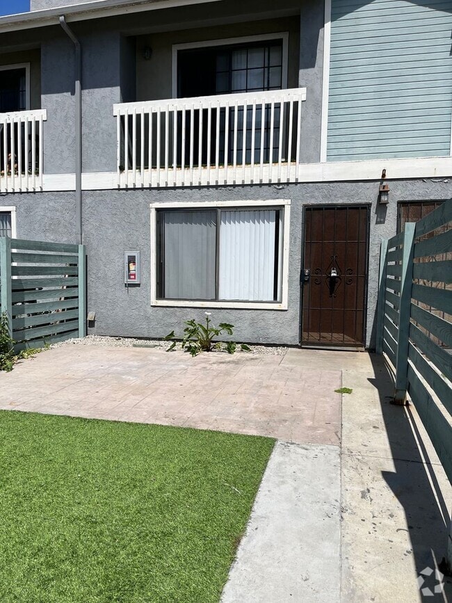 Building Photo - 5104-5112 Cape May Pl