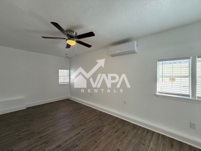 Building Photo - 4847 Featherock Dr