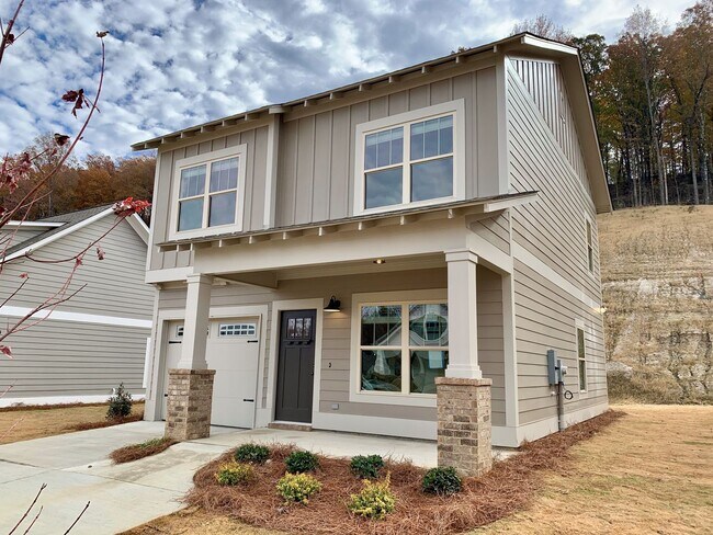 Foto del edificio - 3 bedroom home with garage and fenced backyard!