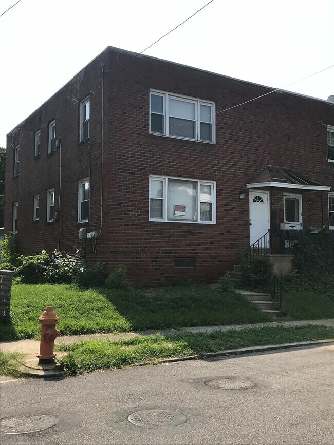 Building Photo - 7339 Claridge St