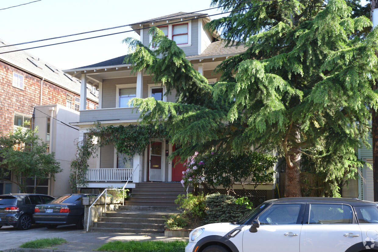 Building Photo - 2532 NW Upshur St