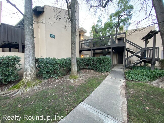 Building Photo - 1 br, 1 bath House - 861 Woodside Ln E #3