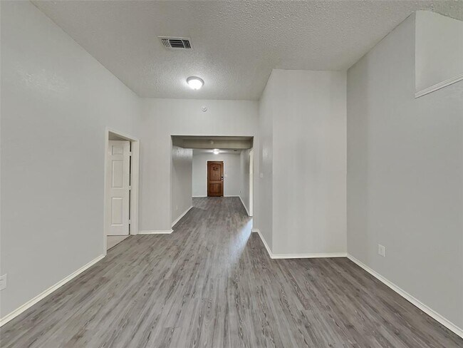 Foto del edificio - 1201 Hilburn Ct
