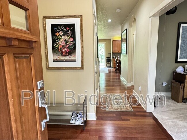 Building Photo - 595 NW Cambray Pl