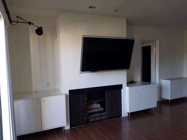 Living Room - 6465 Kanan Dume Rd