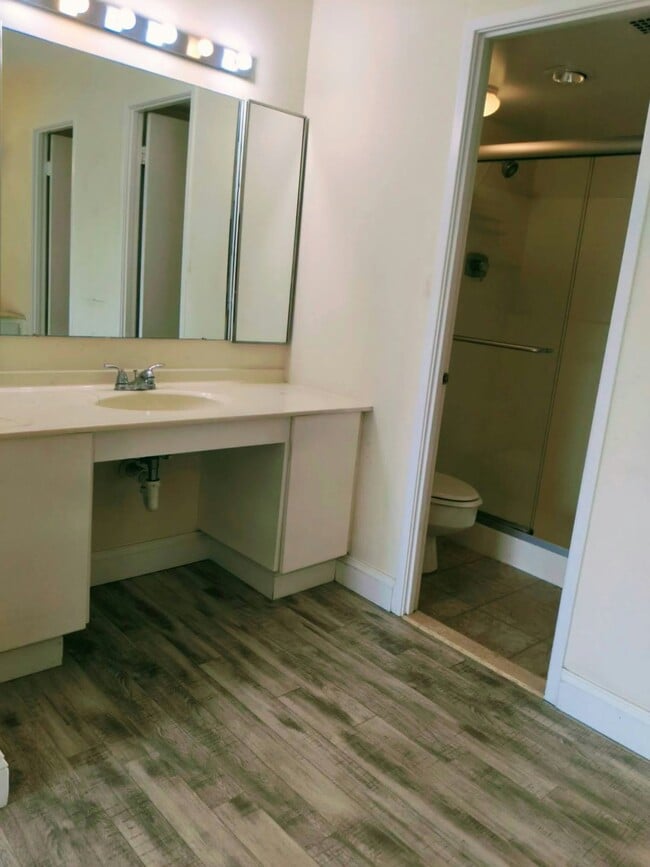 Photo - 205 Yoakum Pkwy Apartment