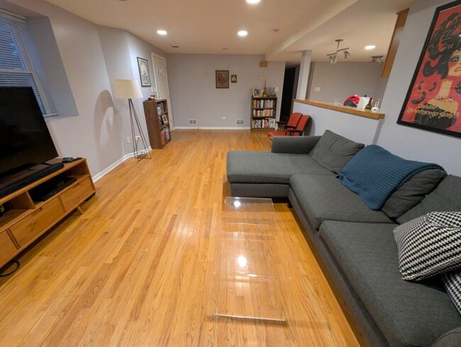 Foto del edificio - 2 bedroom in CHICAGO IL 60660