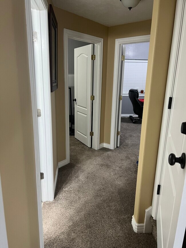 Building Photo - 367 S Loafer View Dr