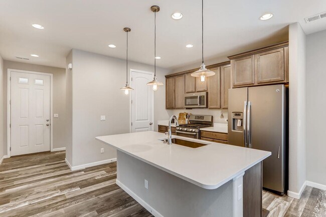 Foto del edificio - Evolve Real Estate: Beautiful House with Solar Panels  Available for Move in on August 1st!