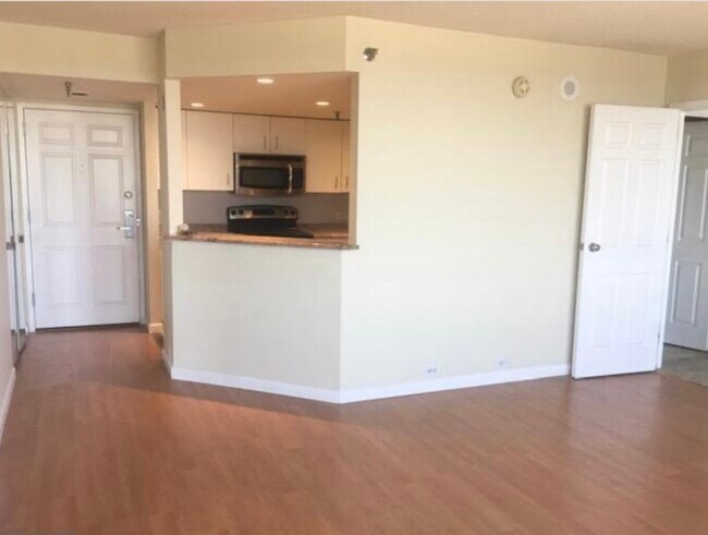 Cocina abierta - 2001 Hamilton St