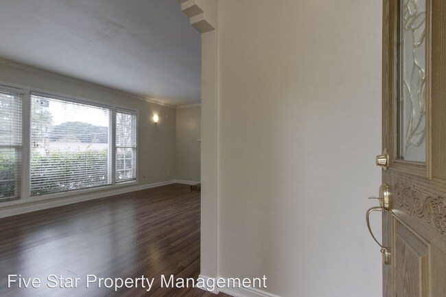 Building Photo - 457 Sixth Ave