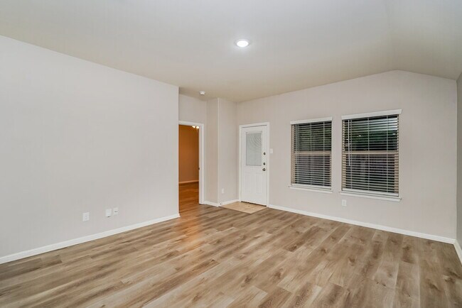 Building Photo - 679 Johnson Dr