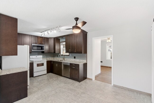 Foto del edificio - 405 Lake Dr