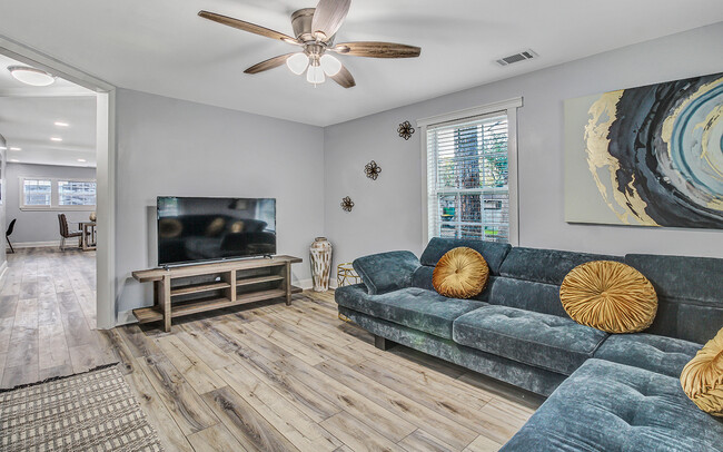 Foto del edificio - 1503 E 32nd St