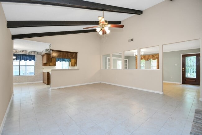 Building Photo - 2818 Colonial Dr