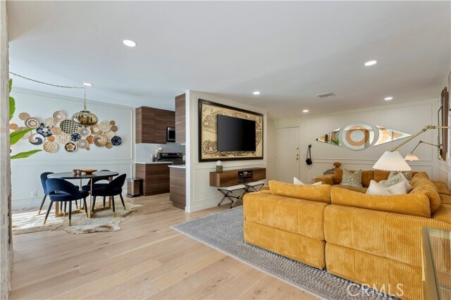Foto del edificio - 1735 N Fuller Ave