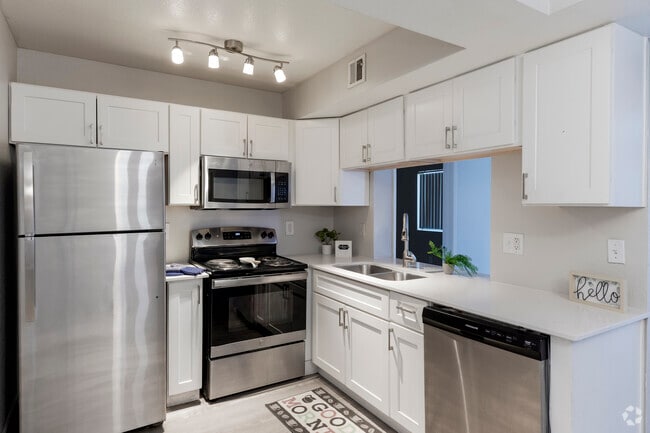 2BR, 2BA - 950SF - Kitchen - Ventana Palms