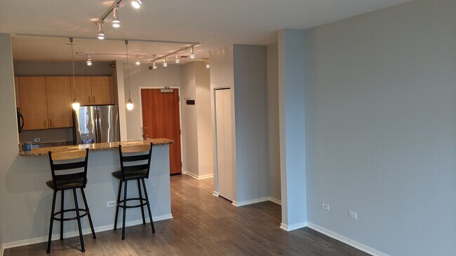 Building Photo - 600 N Kingsbury St