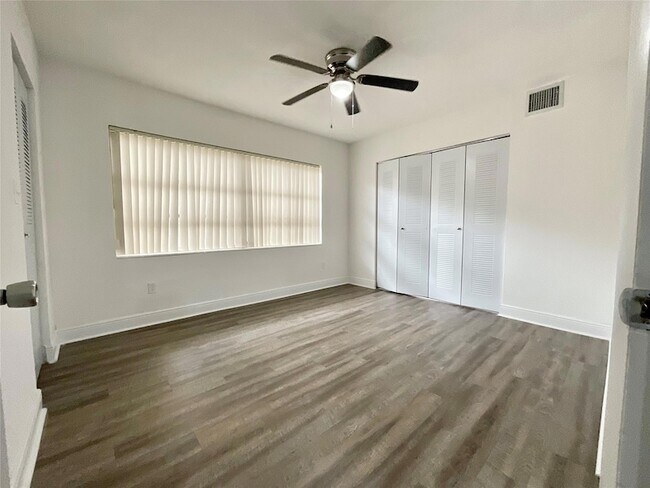 Building Photo - 9357 SW 77th Ave