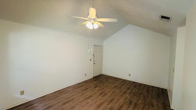 Foto del edificio - 1079 S Hiawassee Rd