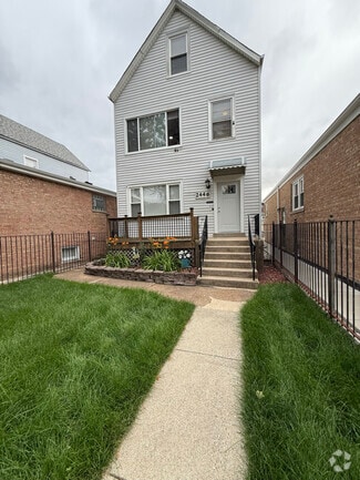 Building Photo - 2446 N Luna Ave