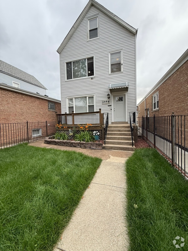 Building Photo - 2446 N Luna Ave